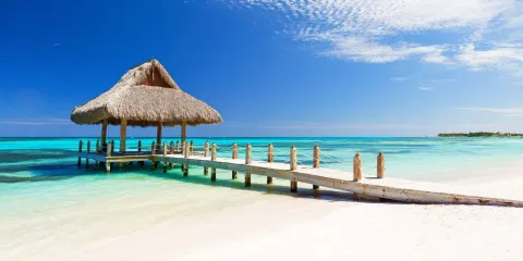 Une plage de sable blanc près de Punta Cana, République Dominicaine.