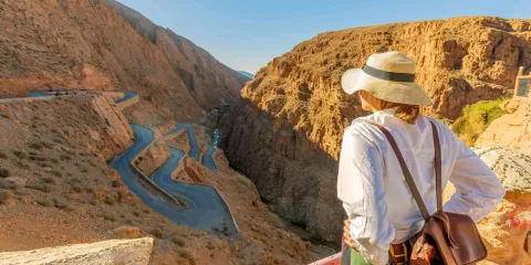 Route des gorges du Dadès dans les montagnes de l’Atlas, étape clé d’un itinéraire de 10 jours au Maroc