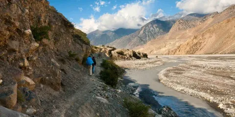 Randonneurs sur le trek de Jomsom dans la vallée de la Kali Gandaki dans la région de l’Annapurna au Népal