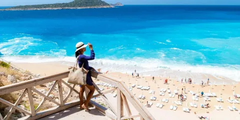La plage de Kaputaş figure parmi les 12 plus belles plages de Turquie.