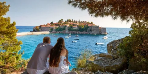 Vue de Sveti Stefan, l'un des lieux incontournables à découvrir lors d'un voyage au Monténégro