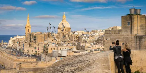 Vue panoramique de La Valette, capitale de Malte, depuis les remparts