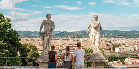 Vue panoramique de Florence depuis la Piazzale Michelangelo, en Toscane, idéale pour préparer un voyage en Italie