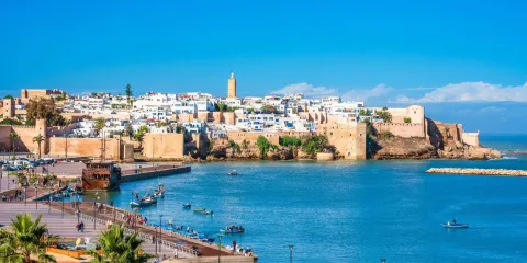 Vue sur Rabat et la kasbah des Oudayas au bord du Bouregreg