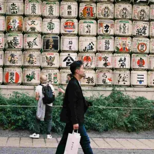 Le temple Meiji-jingu se trouve dans le quartier Harajuku de Tokyo.
