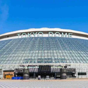 Le Tokyo Dome est le monument emblématique du quartier de Kōrakuen à Tokyo.