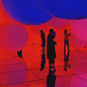 Les sphères géantes du TeamLab Planets à Tokyo.