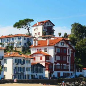 La ville de Saint-Jean-de-Luz au Pays Basque.