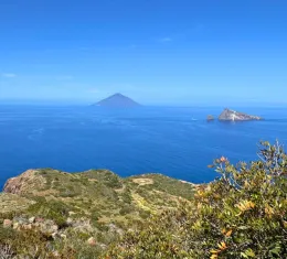 Une des îles Eoliennes en Sicile, Panarea