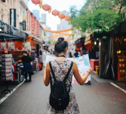 Découvrez tous nos conseils avant de partir seule en voyage.