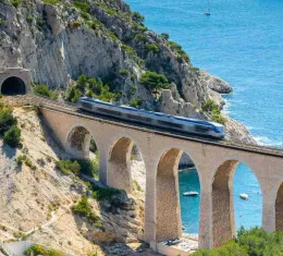 Le train de la Côte Bleue au départ de Marseille.