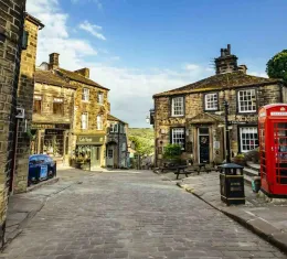 Une ruelle dans le village de Haworth dans le Yorkshire.