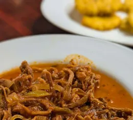 Ropa vieja, plat traditionnel de la cuisine cubaine à base de bœuf effiloché