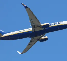 Ryanair Boeing 737-800 au décollage à Catane, compagnie aérienne low cost