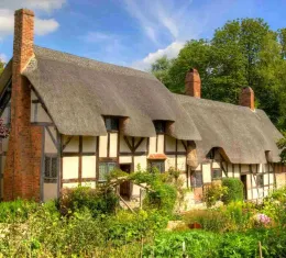 Cottage d’Anne Hathaway à Stratford-upon-Avon, lieu emblématique sur les traces de Shakespeare en Angleterre