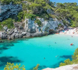 Plage de Cala Macarelleta à Minorque dans les îles Baléares en Espagne