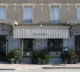 Façade du restaurant Le Central à Roanne, table emblématique de la gastronomie de Roanne