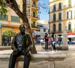 Statue de Pablo Picasso devant la Casa Natal de Picasso à Malaga