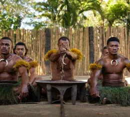 Cérémonie du kava aux Fidji, rituel traditionnel du Pacifique illustrant les traditions culturelles du monde