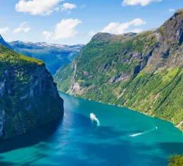 Geirangerfjord, l'un des plus beaux fjords de Norvège, avec ses falaises escarpées