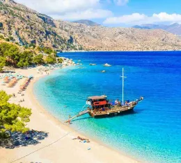 Plage d’Apella sur l’île de Karpathos parmi les plus belles îles grecques peu fréquentées