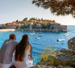 Vue de Sveti Stefan, l'un des lieux incontournables à découvrir lors d'un voyage au Monténégro
