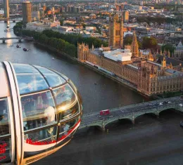 Vue sur la Tamise, Elizabeth Tower et le palais de Westminster depuis le London Eye