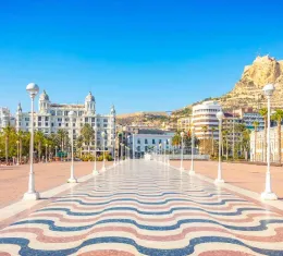 Vue d’Alicante et du Castillo de Santa Bárbara en Espagne