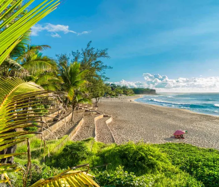 Découvrez 8 des plus belles plages à la Réunion.