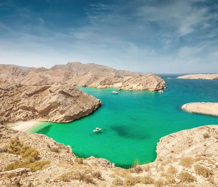 La côte d'Oman abrite des criques sauvages et paradisiaques.