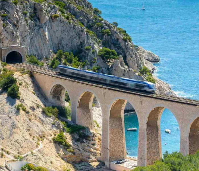 Le train de la Côte Bleue au départ de Marseille.