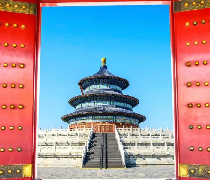 Porte ancienne et architecture traditionnelle du Temple du Ciel, à Pékin.
