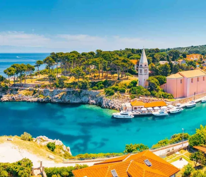 Vue du village de Veli Lošinj sur l'île de Lošinj, l'une des plus belles de Croatie