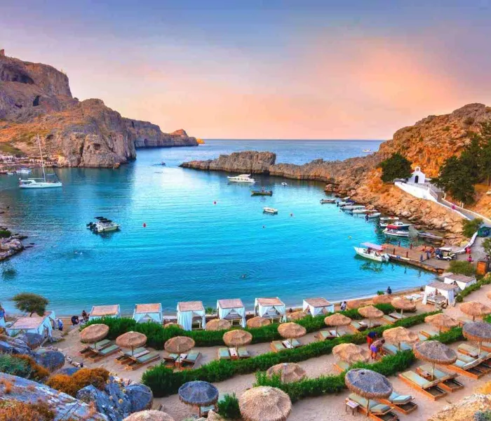 Une vue aérienne de la plage de Saint Paul, l'une des plus belles plages de Rhodes.