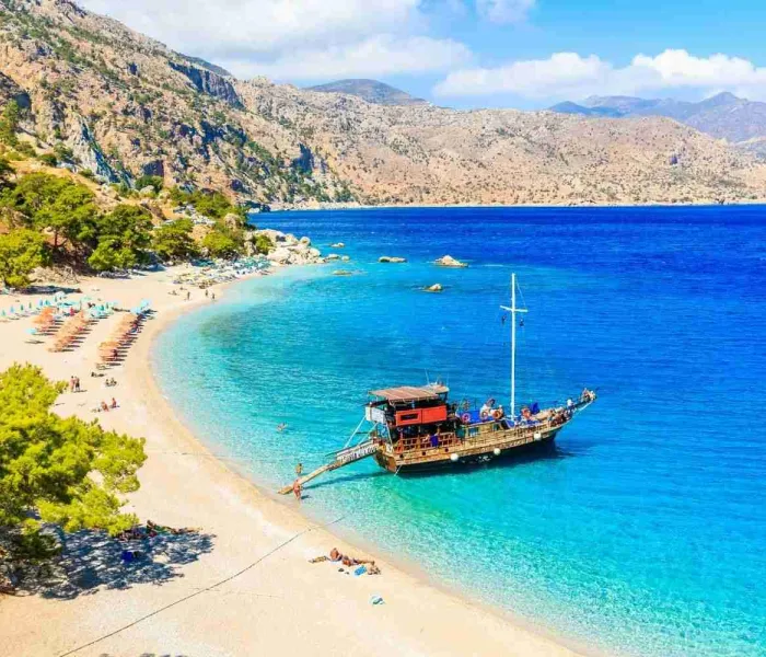 Plage d’Apella sur l’île de Karpathos parmi les plus belles îles grecques peu fréquentées
