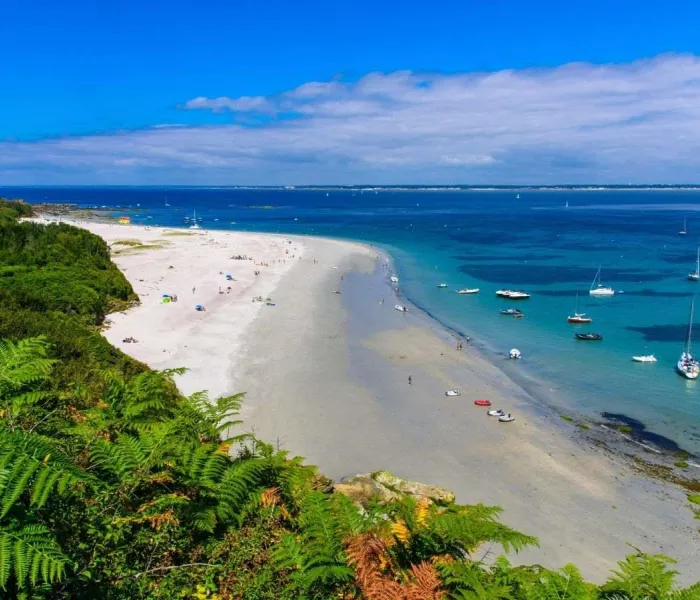 La plage des Grands Sables sur l’île de Groix est surnommée "la plage de Tahiti"