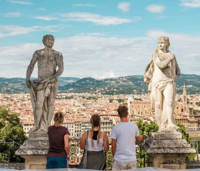 Vue panoramique de Florence depuis la Piazzale Michelangelo, en Toscane, idéale pour préparer un voyage en Italie