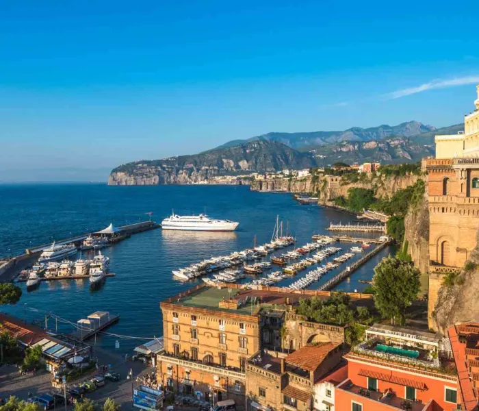 Vue panoramique de Sorrente et de la baie de Naples en Italie