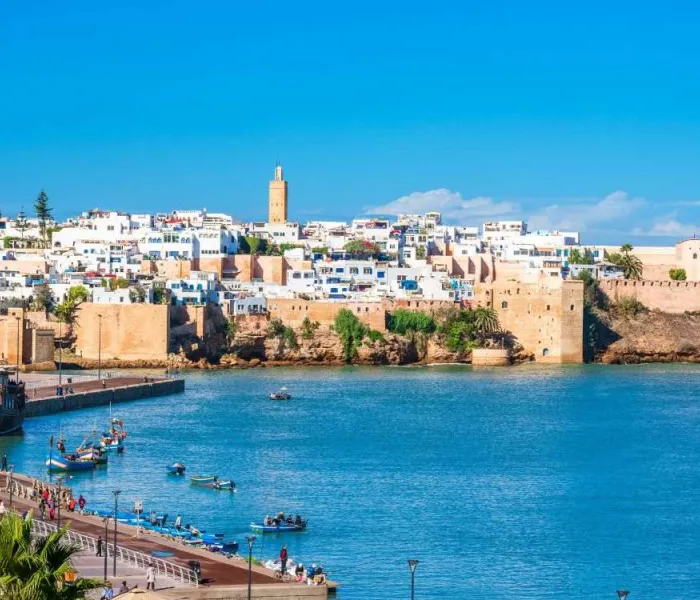 Vue sur Rabat et la kasbah des Oudayas au bord du Bouregreg