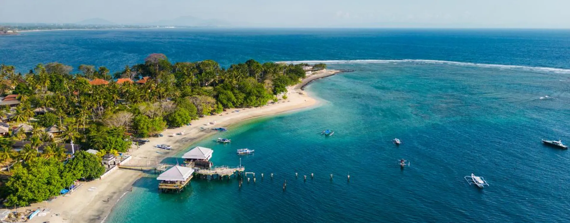 La plage de Senggigi à Lombok.