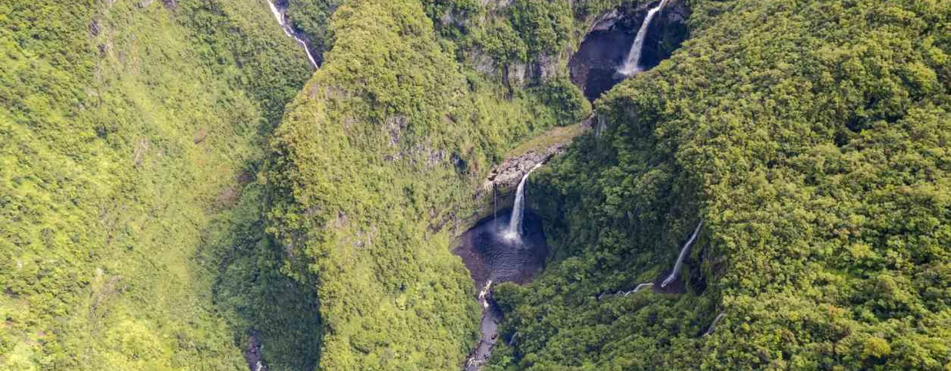 Les cascades de Takamaka sur l'île de la Réunion.