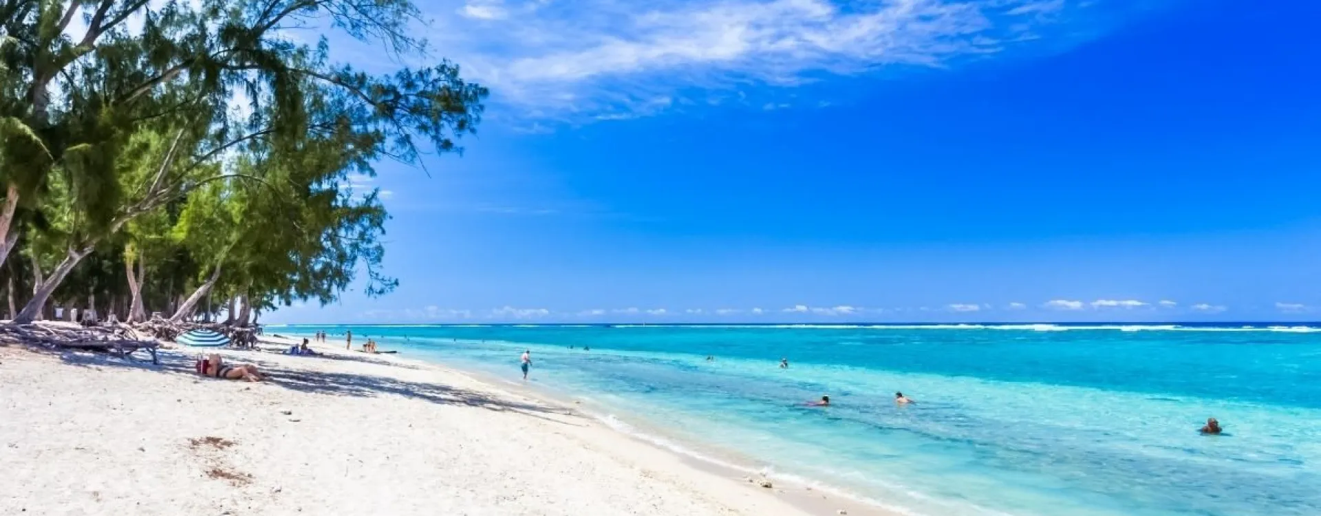 La plage de l'Ermitage à Saint-Gilles-les-Bains sur l'île de la Réunion.