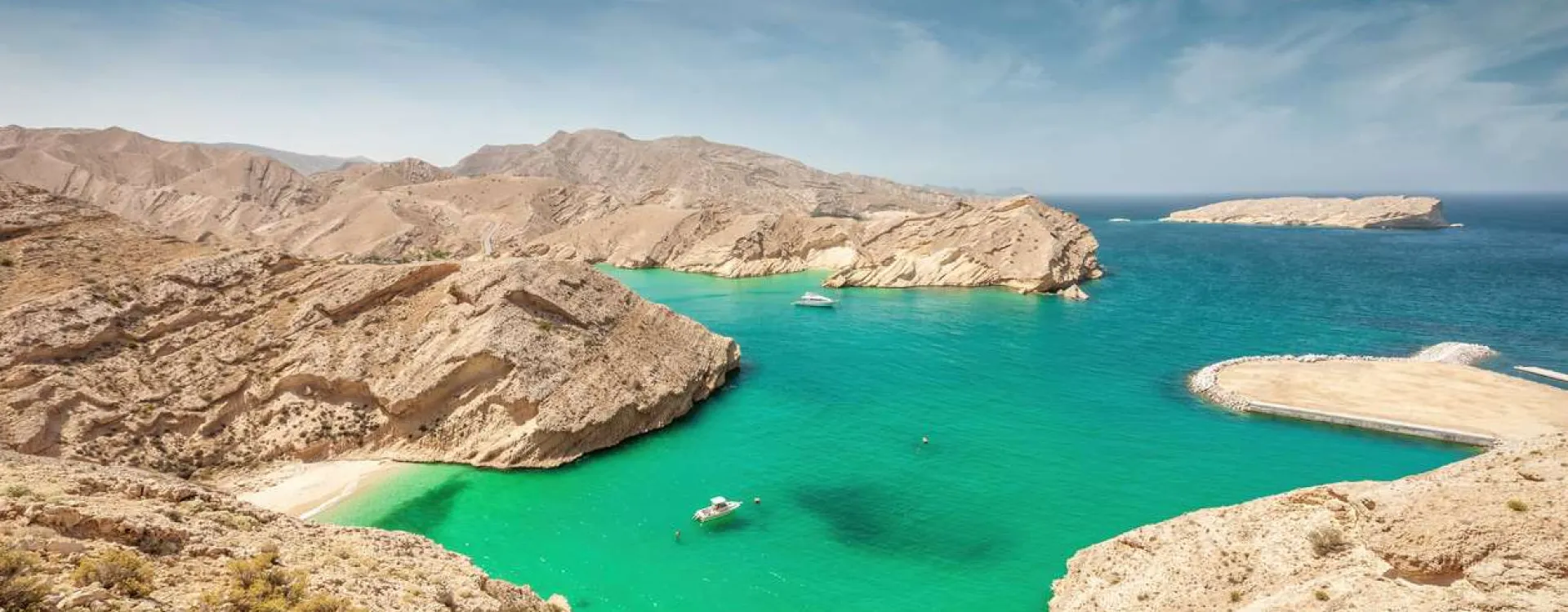 La côte d'Oman abrite des criques sauvages et paradisiaques.