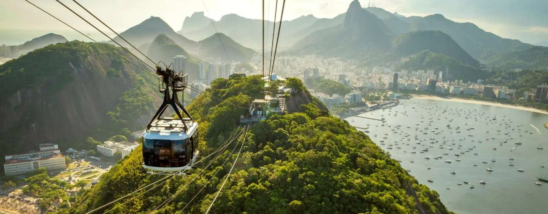 L'un des deux téléphériques menant au Mont du Pain de Sucre à Rio.