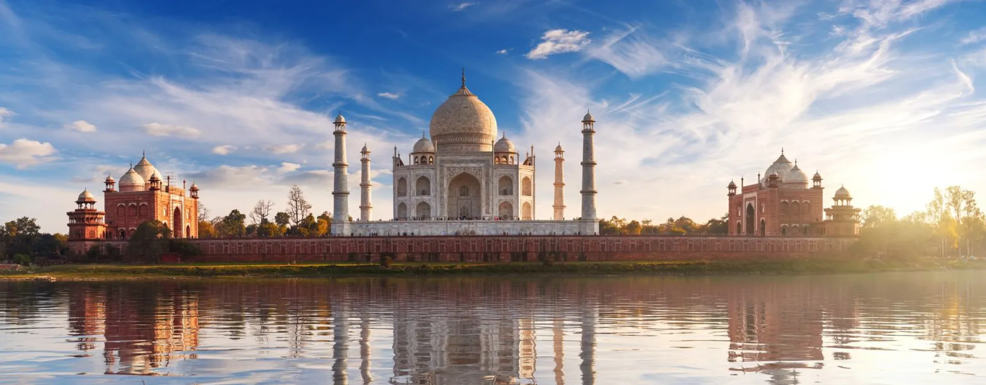 Agra est réputée pour abriter le célèbre Taj Mahal.