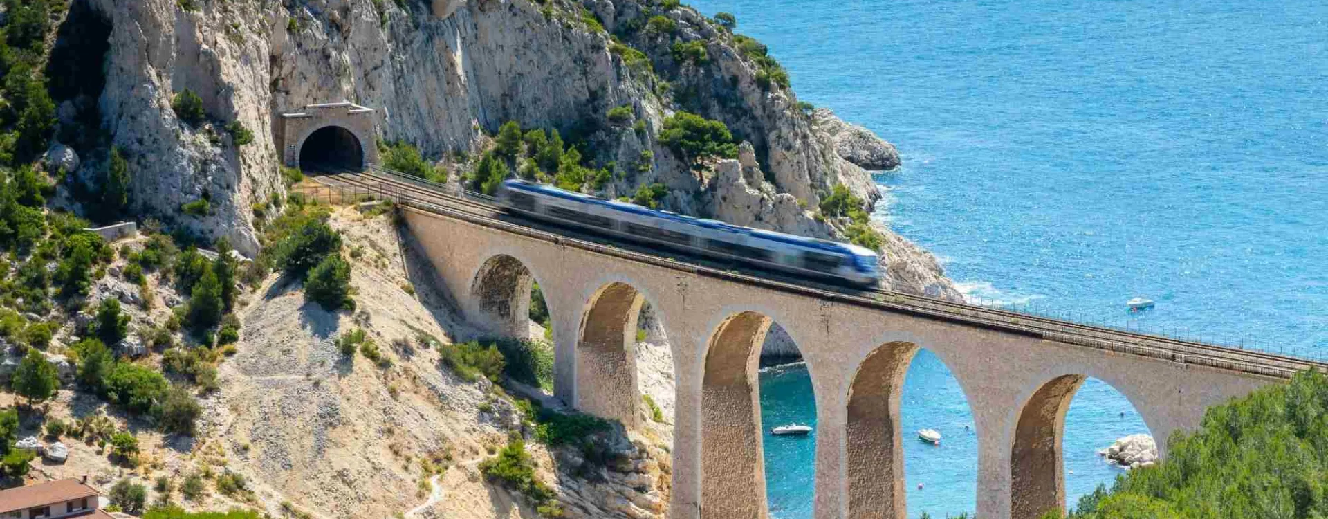Le train de la Côte Bleue au départ de Marseille.