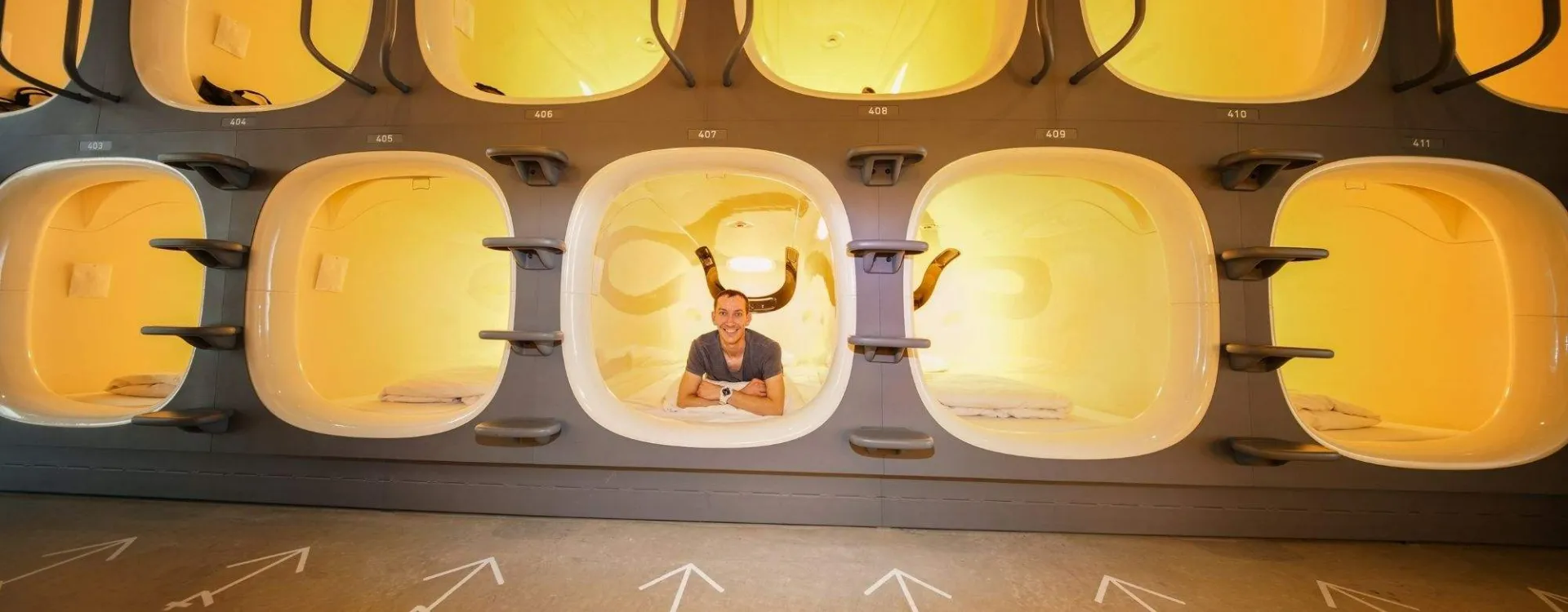 Hôtel capsule à Tokyo de nuit, solution d’hébergement économique pour voyager au Japon pas cher