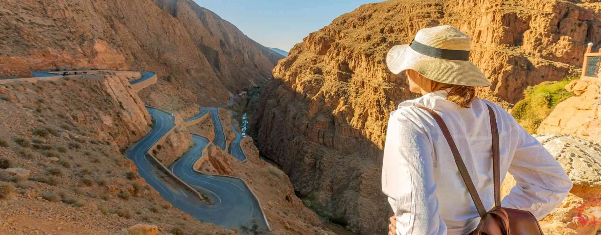 Route des gorges du Dadès dans les montagnes de l’Atlas, étape clé d’un itinéraire de 10 jours au Maroc