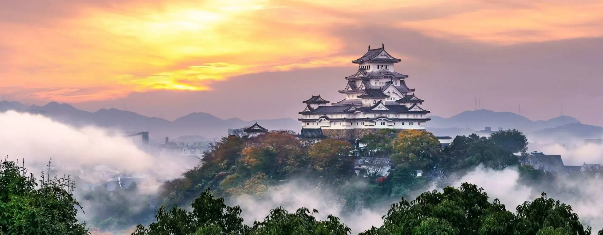 Château de Himeji, surnommé le Château du Héron Blanc, monument historique du Kansai au Japon