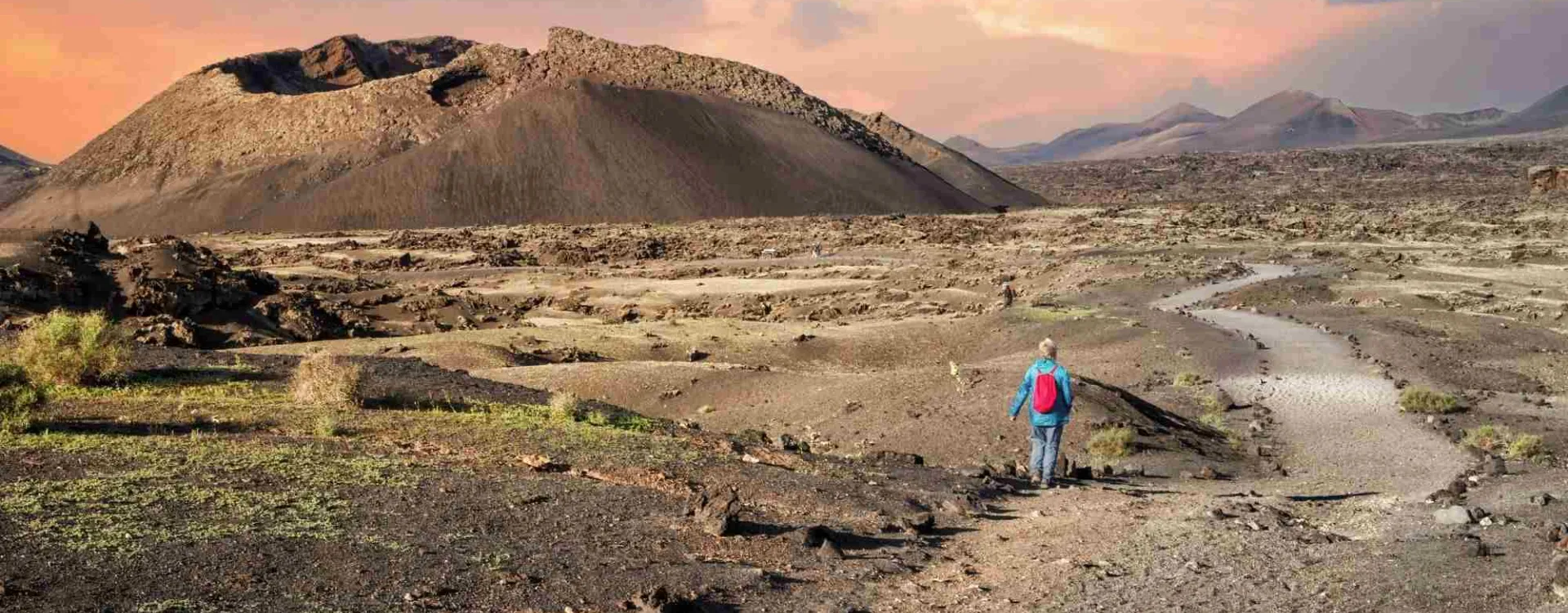 Le volcan El Cuervo et le paysage volcanique du parc national de Timanfaya à Lanzarote